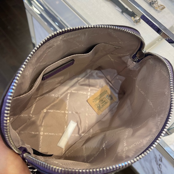 MICHAEL KORS Jet Set Travel Color-Block Signature Logo Crossbody Bag
Dark Purple - Picture 7 of 16